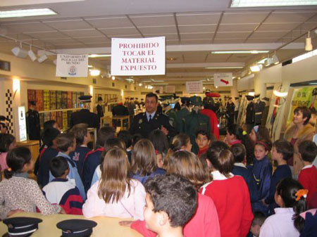 UNAS 5.000 PERSONAS VISITAN LA I EXPOSICIÓN DE MATERIAL POLICIAL ORGANIZADA POR LA POLICÍA LOCAL DE ESTA LOCALIDAD