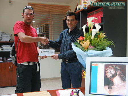 LOS GANADORES DEL II CONCURSO DE FOTOGRAFÍA DIGITAL SEMANA SANTA 2005 RECIBIERON SUS PREMIOS