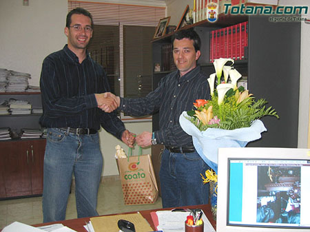 LOS GANADORES DEL II CONCURSO DE FOTOGRAFÍA DIGITAL SEMANA SANTA 2005 RECIBIERON SUS PREMIOS